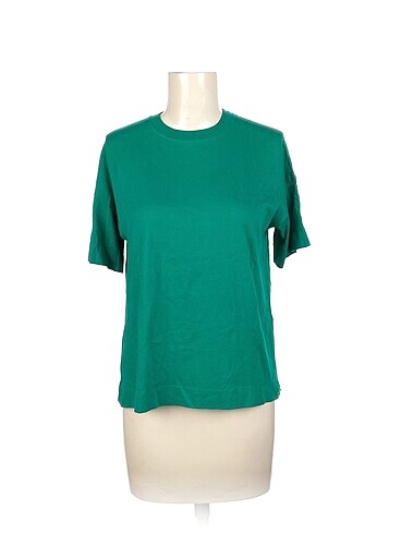Bershka T-shirt %70 İndirimli.
