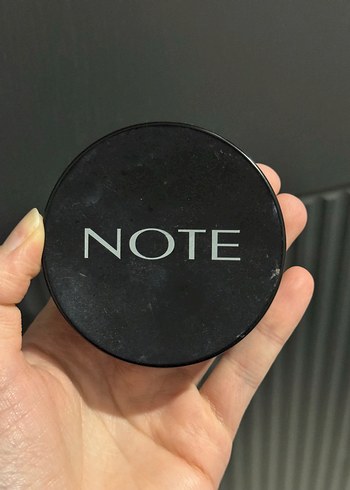 Note Siyah Yuvarlak Kompakt Makyaj Urunu