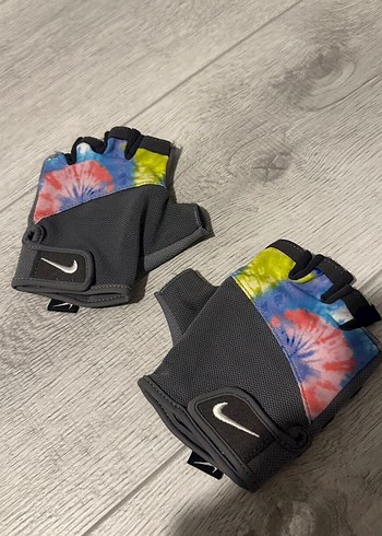Nike Renkli Bagcikli Spor Eldivenleri