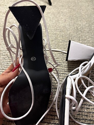 beyaz topuklu - Görsel 2