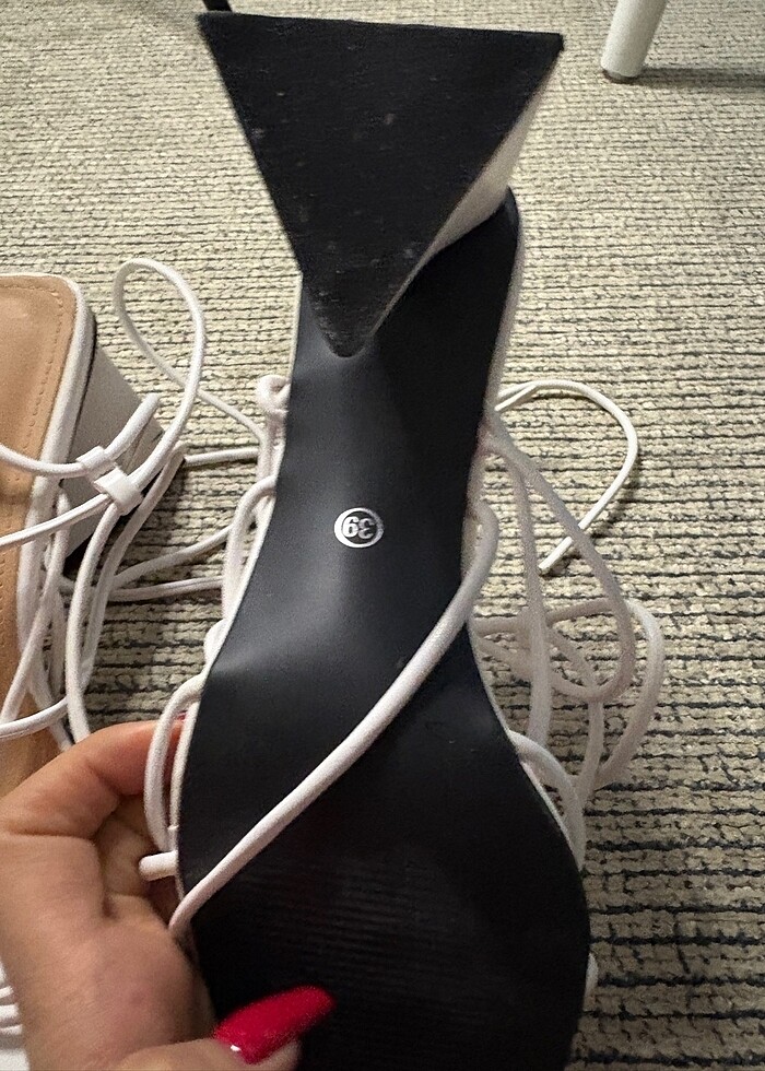 beyaz topuklu - Görsel 3