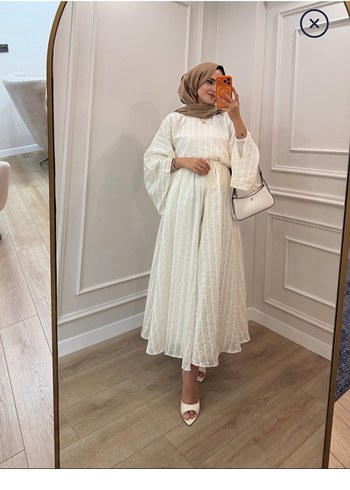 Trendyol & Milla Ekru Dantelli Uzun Tesettur Elbise