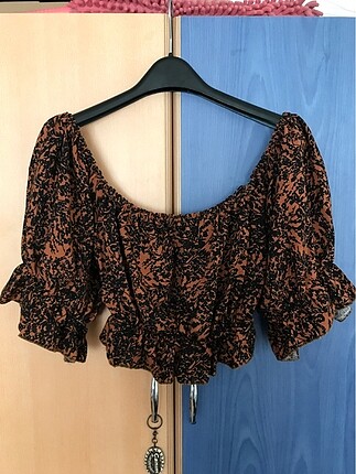 Kahverengi desenli crop bluz