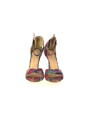 38 Beden PreLoved Sandalet %70 İndirimli.
