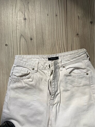 34 Beden beyaz Renk Beyaz jean