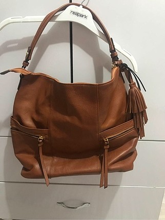 Taba renkli Mavi markalı kol çantası