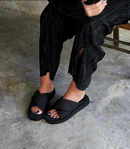 Pelinin Ayakkabıları Siyah Zara model terlik