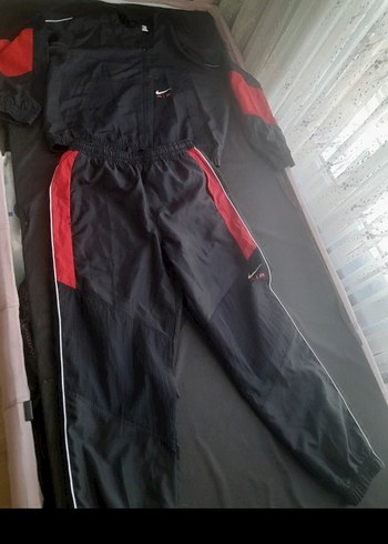 Nike Siyah Kirmizi Spor Takim Nike Orjinal