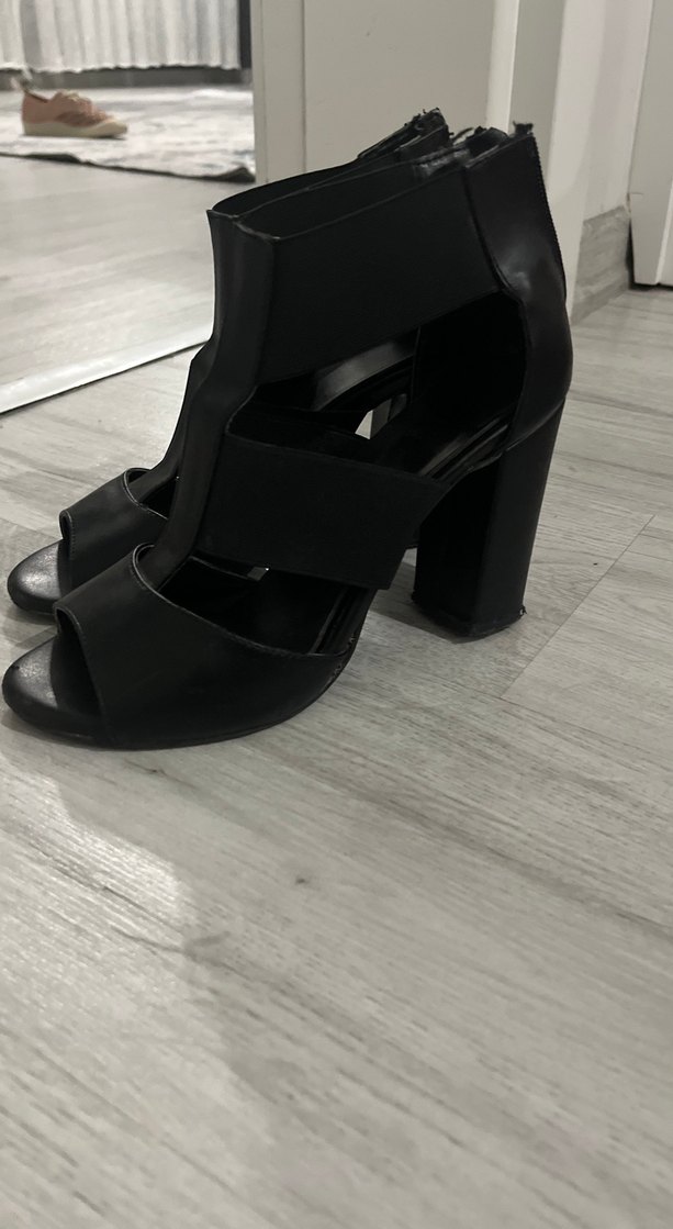 Siyah Tokalı Blok Topuklu Gotik Kadın Ayakkabı - Görsel 3