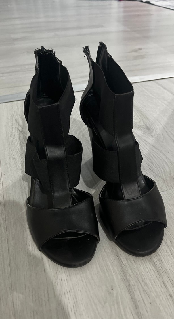 Siyah Tokalı Blok Topuklu Gotik Kadın Ayakkabı - Görsel 2