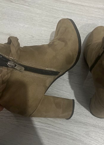 Bej Süet Kadın Topuklu Botlar - Görsel 4