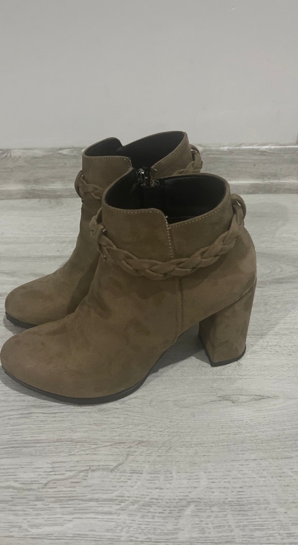 Bej Süet Kadın Topuklu Botlar - Görsel 2