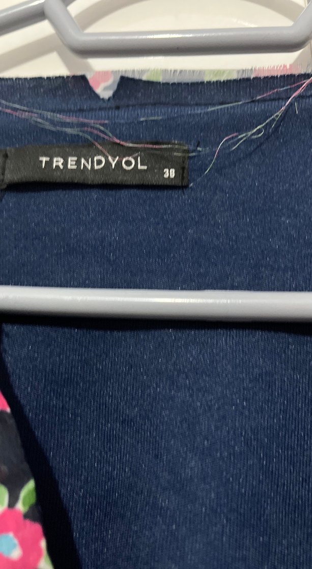 Renkli Çiçekli Midi Elbise, V Yaka, Uzun Kollu - Görsel 2