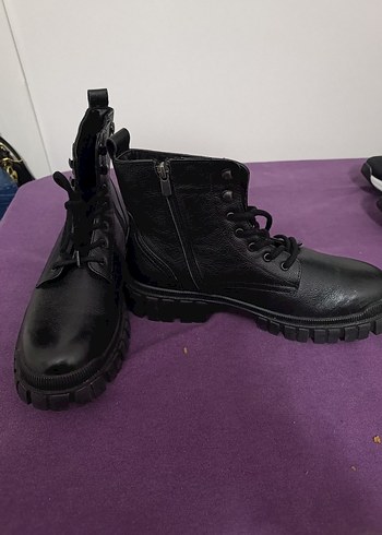Derimod Siyah Deri Bagcikli Bot Postal
