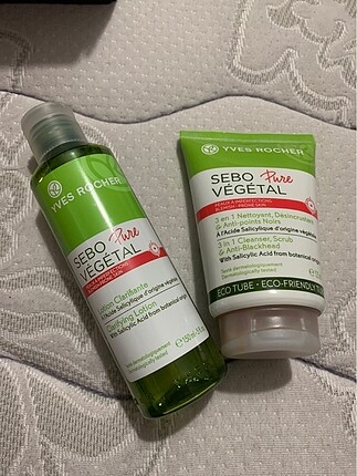 Yağlı ciltler için yves rocher set