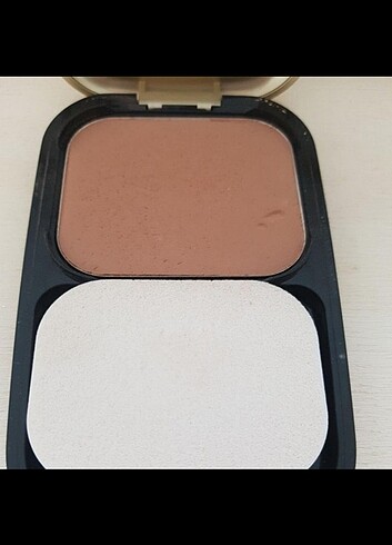 Beden Max factor pudra