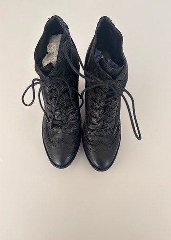 Burberry Siyah Brogue Bilek Bot