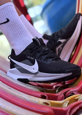 Nike Siyah Beyaz Kosu Ayakkabisi