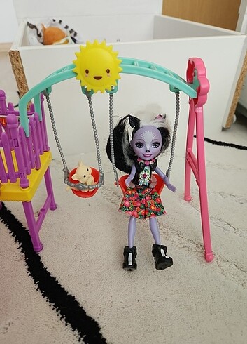 Barbie bebek parkta - Görsel 3