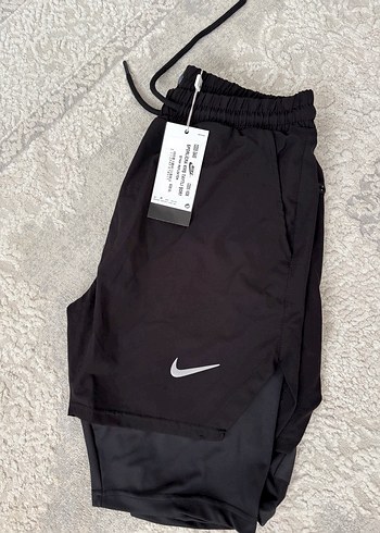 Nike Siyah Sort Rahat Ve Sik Spor Tasarim