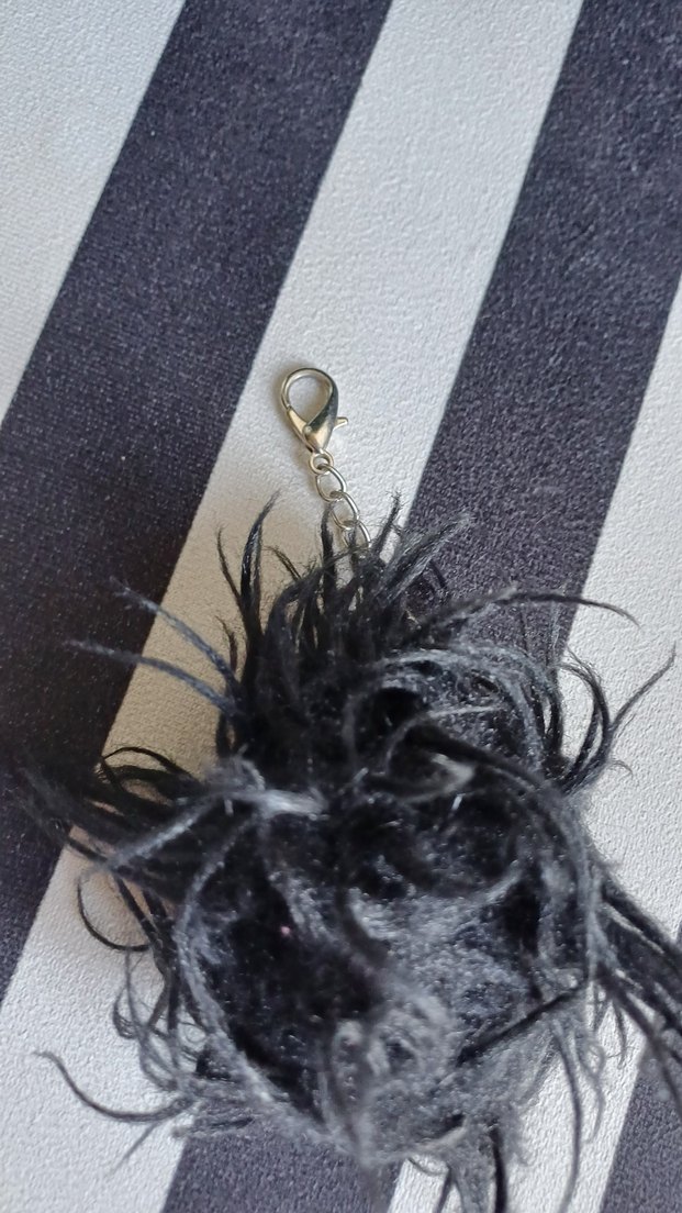 Siyah pon pon anahtarlık - Görsel 2