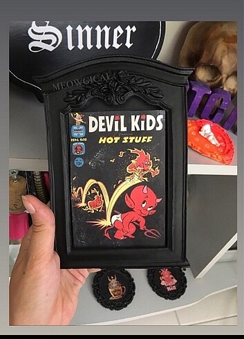 Devil Kids Gotik Çerçeve Dekor 