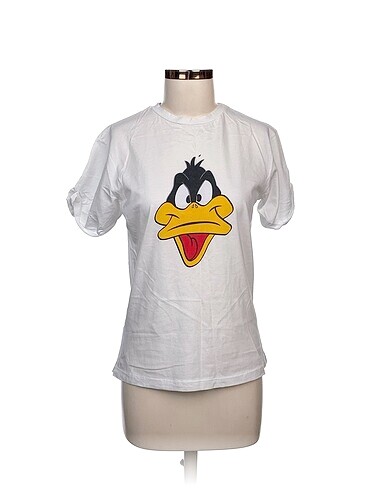 Pull and Bear T-shirt %70 İndirimli.