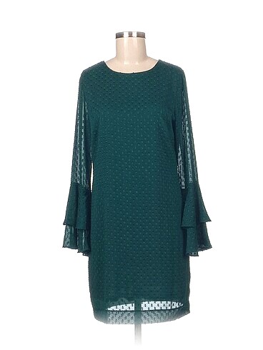 H&M Kısa Elbise %70 İndirimli.