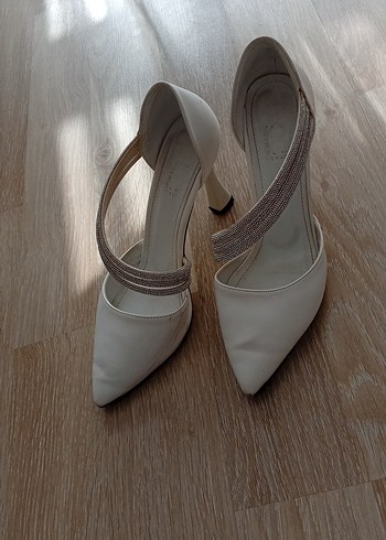 Beyaz Minimalist Stiletto Topuklu Kadın Ayakkabı - Görsel 2