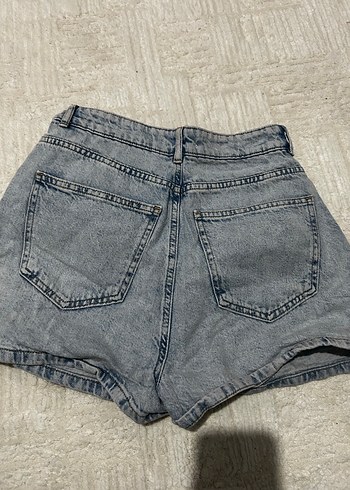 Gri Kemerli Kadın Mini Denim Şort - Görsel 2