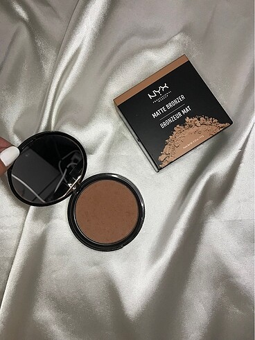  Beden nyx bronzer