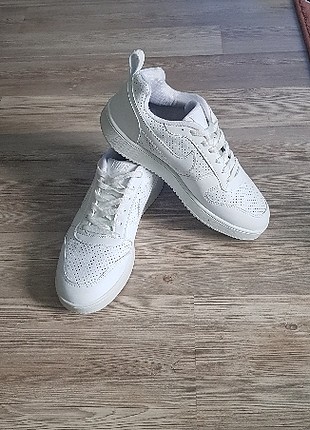 Beyaz Nike Ayakkabi