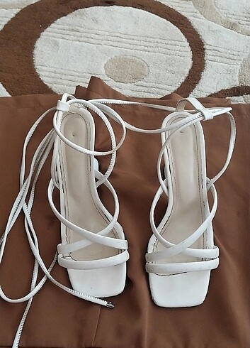 39 Beden beyaz Renk İnce topuklu bilekten bağlamalı beyaz ayakkabı 