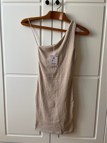 Bershka Elbise