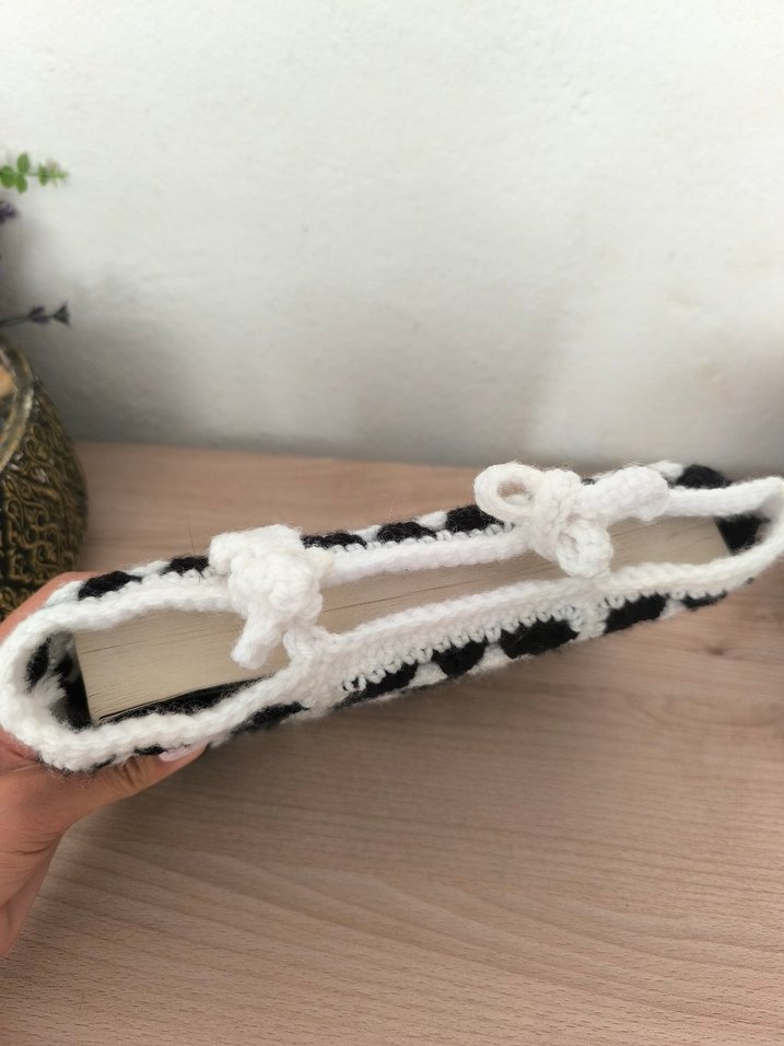 Siyah Beyaz El Örgüsü Kitap Çantası - Görsel 3