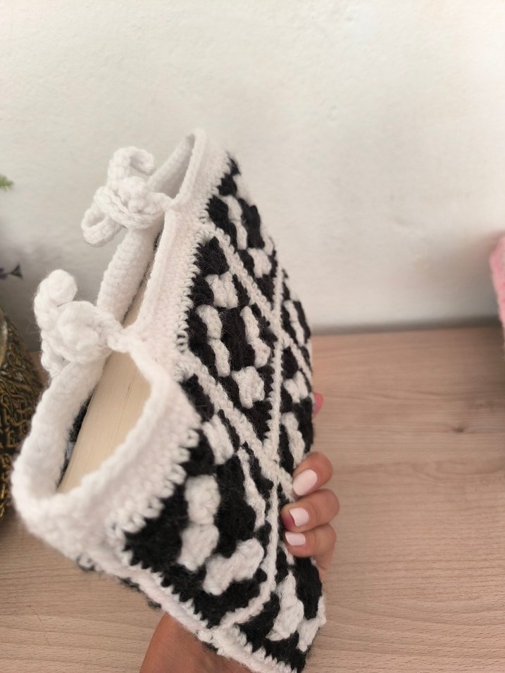 Siyah Beyaz El Örgüsü Kitap Çantası - Görsel 4