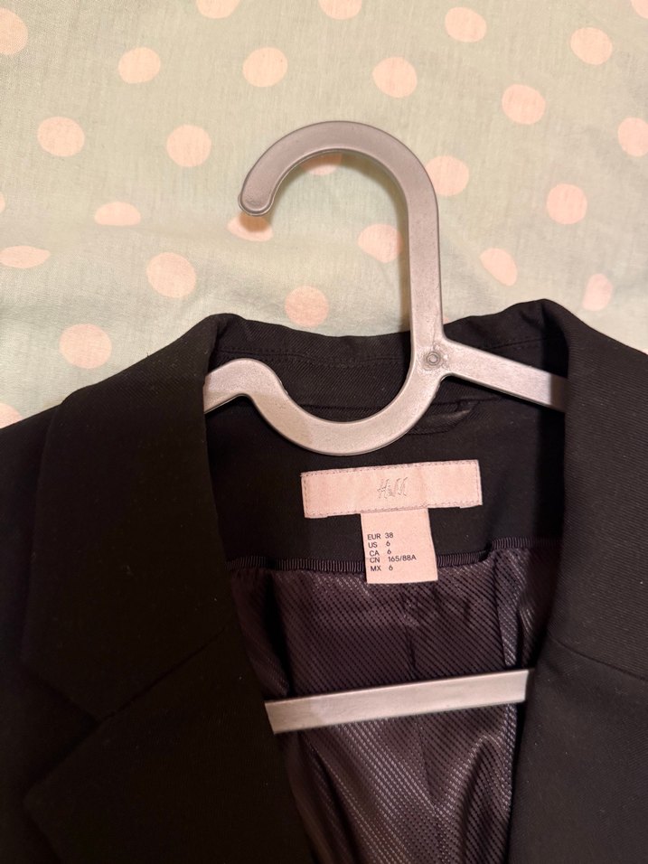 H&M Siyah Tek Düğmeli Blazer Ceket — görsel 2/4