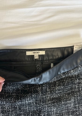 Koton Kemer Detaylı Siyah Mini Kadın Etek