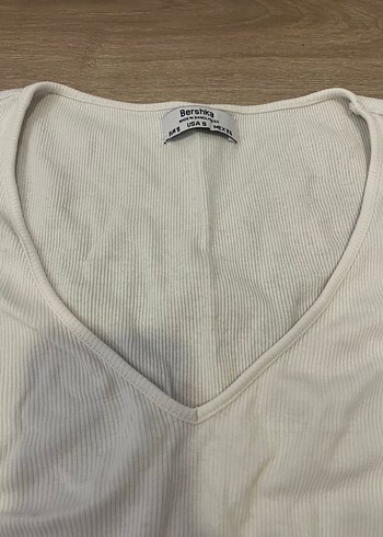 Bershka BershkaBeyaz V Yaka Kısa Kollu Kadın Tişört