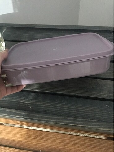 Tupperware Mürdüm rengi 3 bölmeli saklama kabı