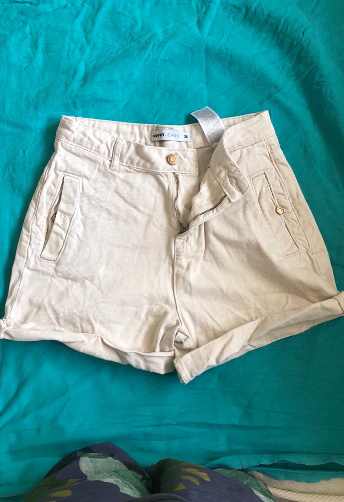 Düğmeli Bej Kadın Mini Şort - Görsel 2