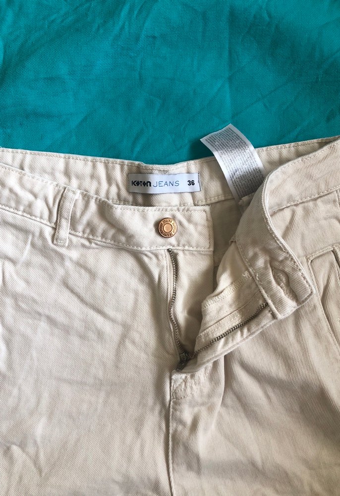 Düğmeli Bej Kadın Mini Şort - Görsel 3