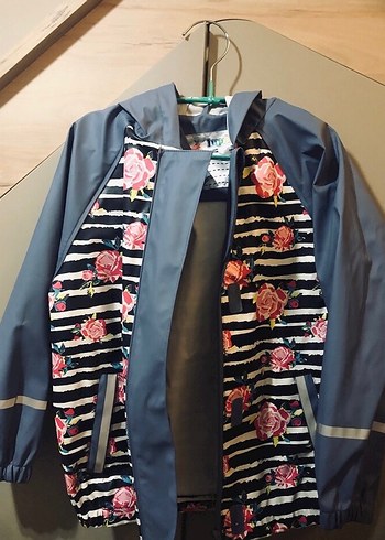 Çiçek Desenli Mavi Kız Yağmurluk - Görsel 5