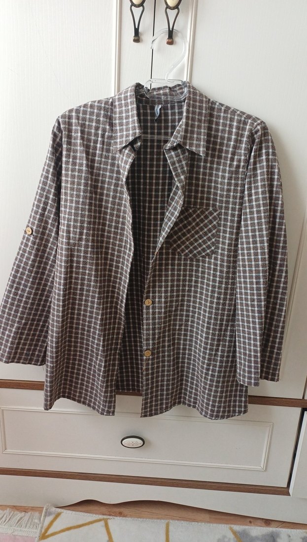 Düğmeli Kahverengi Gömlek - Görsel 2