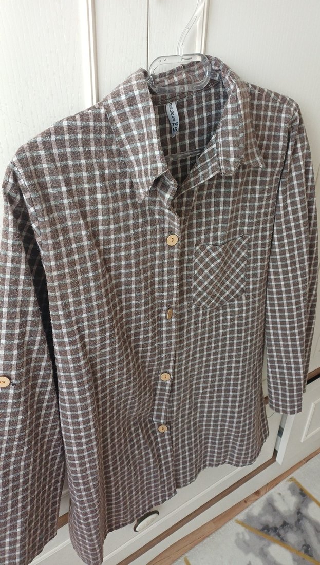 Düğmeli Kahverengi Gömlek - Görsel 3