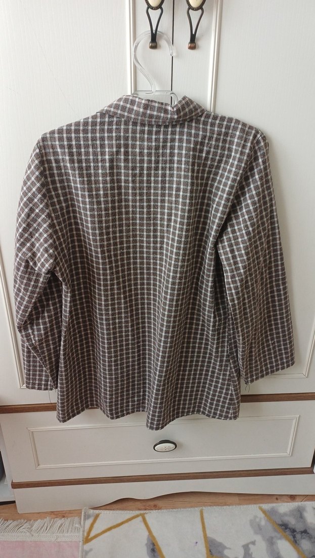 Düğmeli Kahverengi Gömlek - Görsel 5