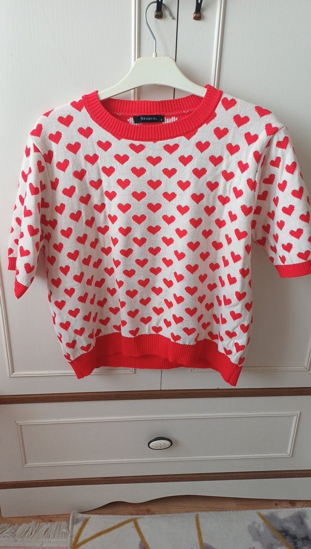 Kırmızı Kalp Desenli Kısa Kollu Triko - Görsel 3