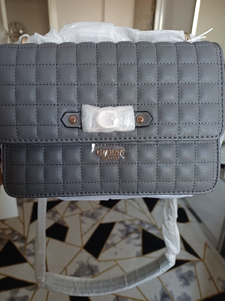 Orjinal Guess Kadın Gri Kemer Detaylı Deri Çanta - Görsel 4