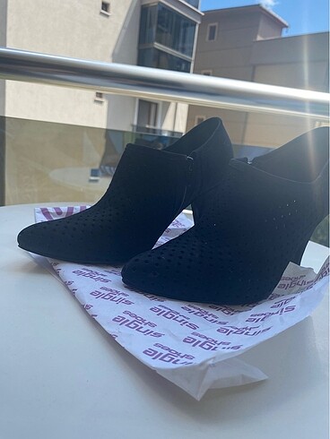 Zara Siyah topuklu ayakkabı