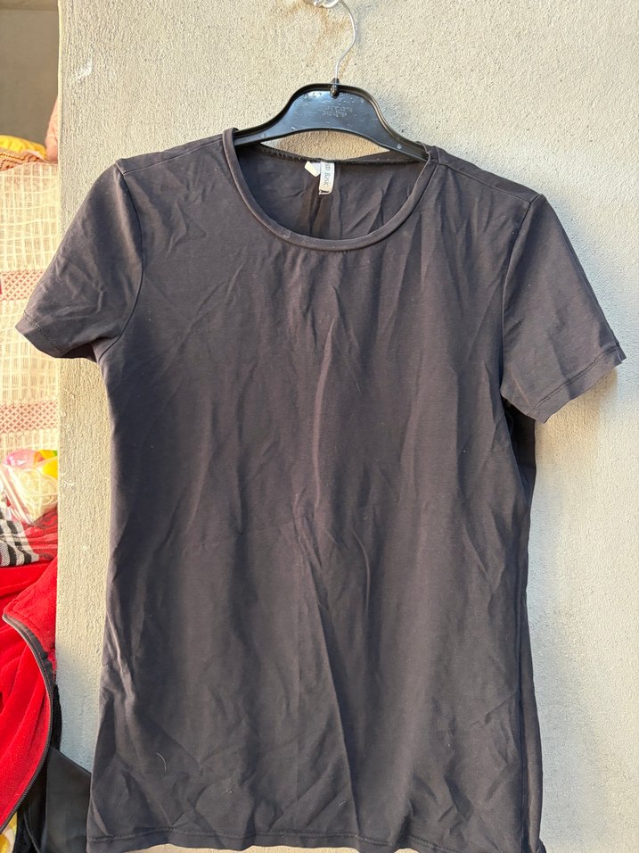 Siyah Bisiklet Yaka Basic Tişört — görsel 2/7